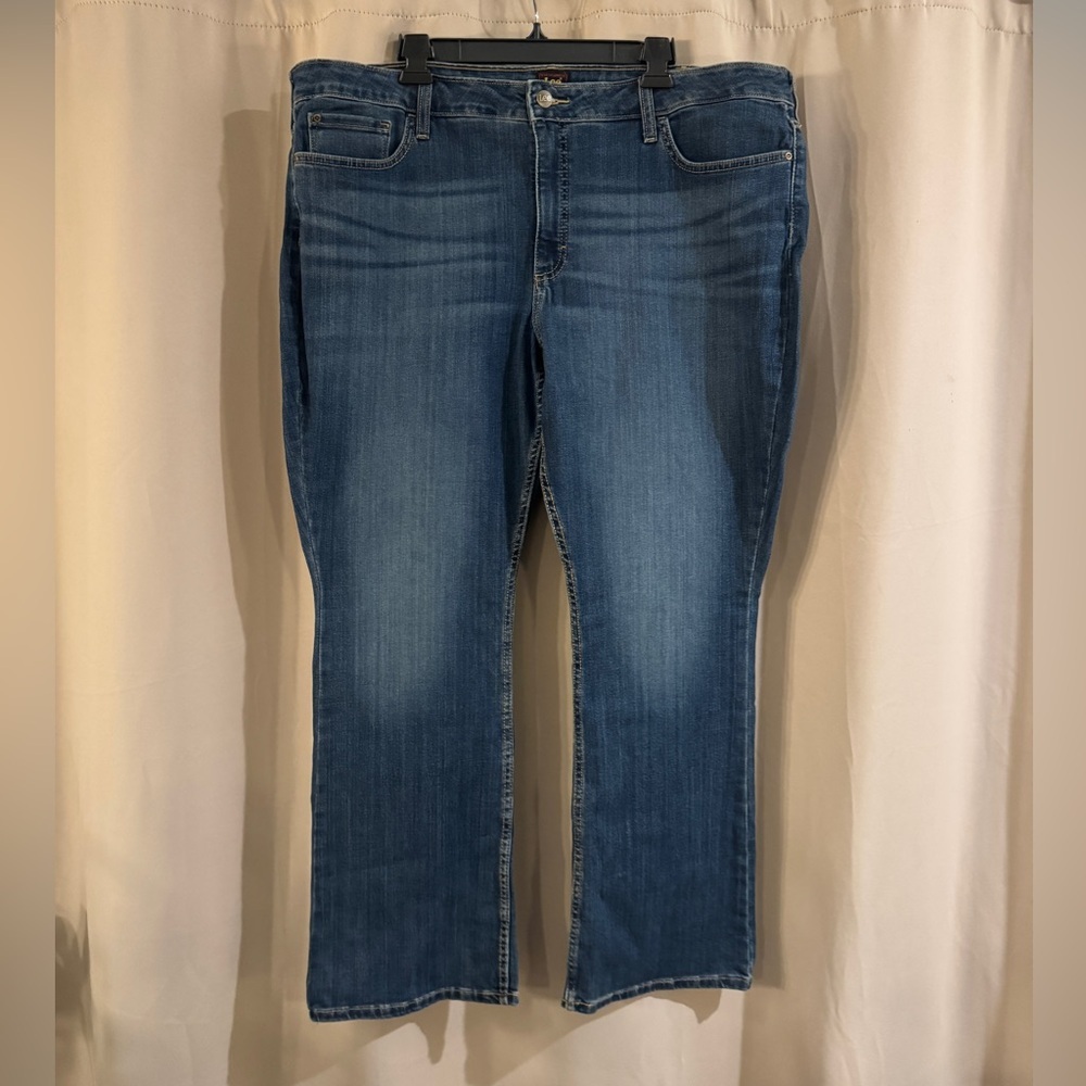 NWT Lee Bootcut Midrise Blue Jeans